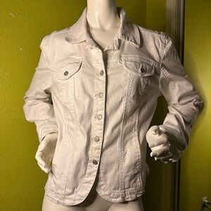 A.M.I. White Button-up Jacket